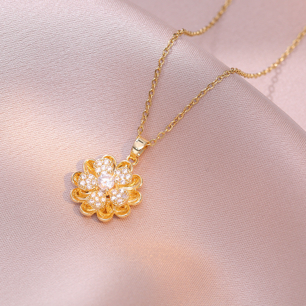 Fashionable retro-style clavicle necklace