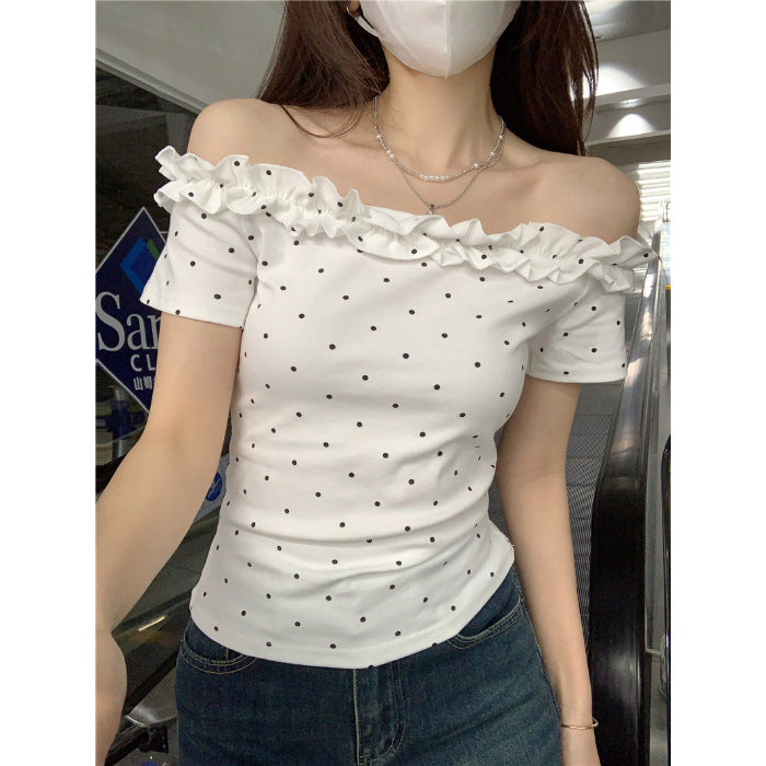 Off-shoulder short-sleeve T-shirt with wooden lace trim