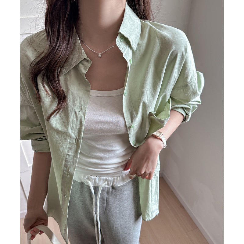 A loose, sun-protective jacket for women