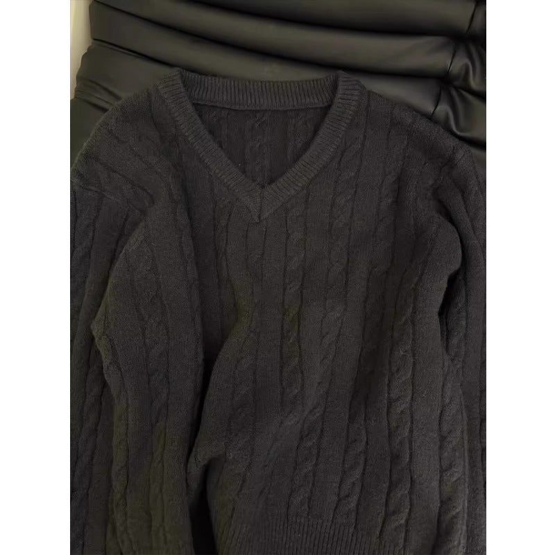 V-neck relaxed and elegant soft twisted knitted sweater
