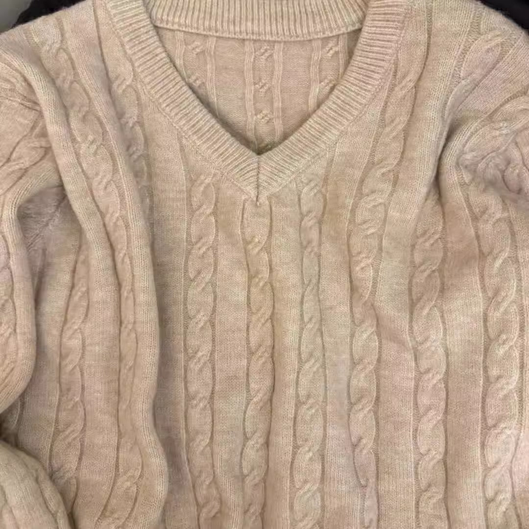 V-neck relaxed and elegant soft twisted knitted sweater