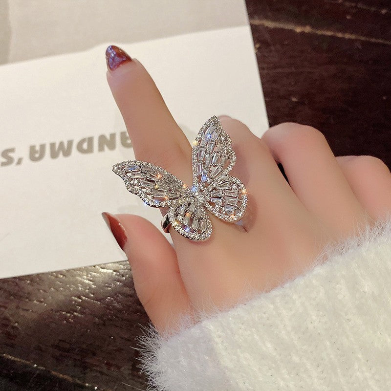 Snake-shaped zircon ring trendy geometric design