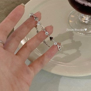 Cool and Elegant Winter Snowflake Exquisite Light Luxury Niche Design Zircon High-End Adjustable Fashion Bracelet
