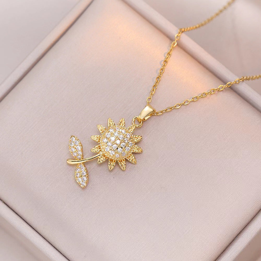Fashionable retro-style clavicle necklace