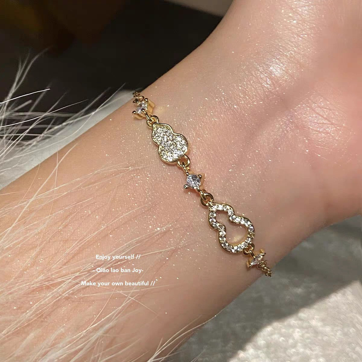 Cool and Elegant Winter Snowflake Exquisite Light Luxury Niche Design Zircon High-End Adjustable Fashion Bracelet