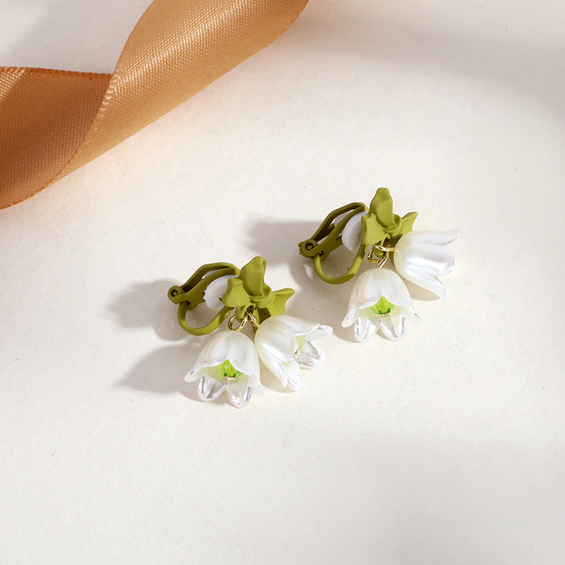 Lustrelace Pearl Ear Clips