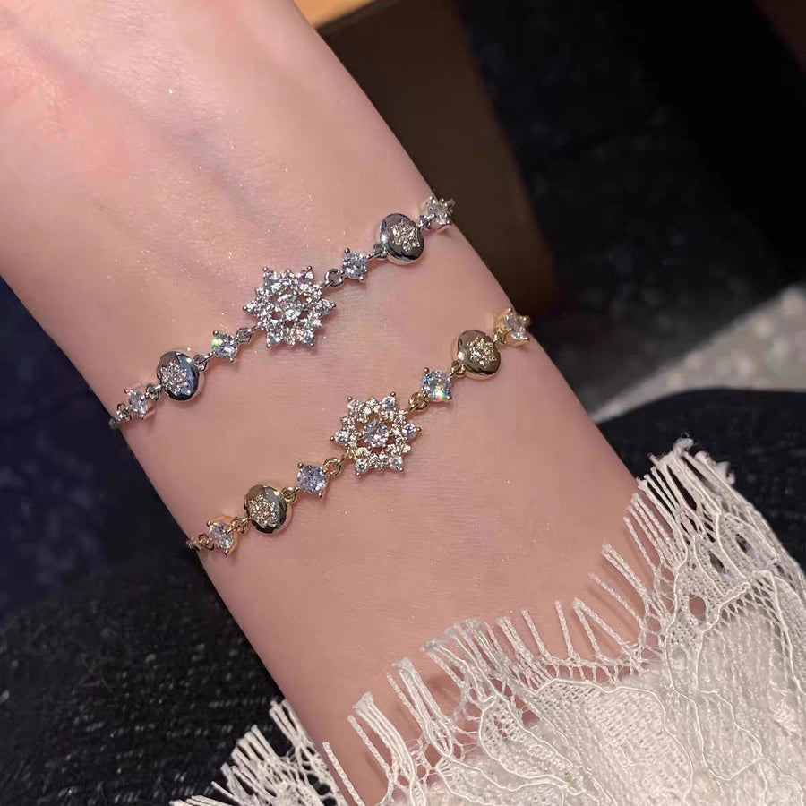 Cool and Elegant Winter Snowflake Exquisite Light Luxury Niche Design Zircon High-End Adjustable Fashion Bracelet