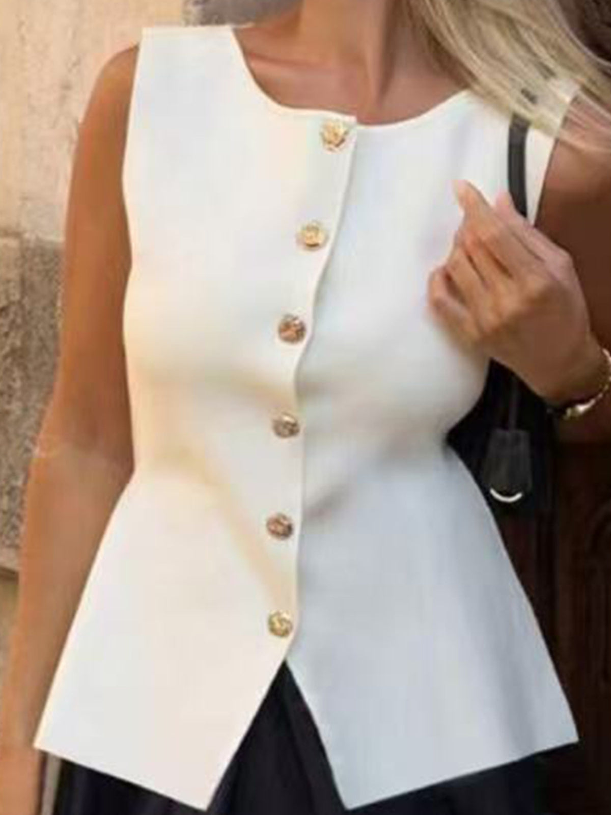 Round-neck sleeveless knitted cardigan