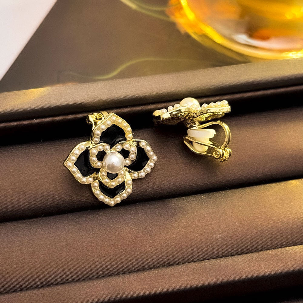 Lustrelace Pearl Ear Clips