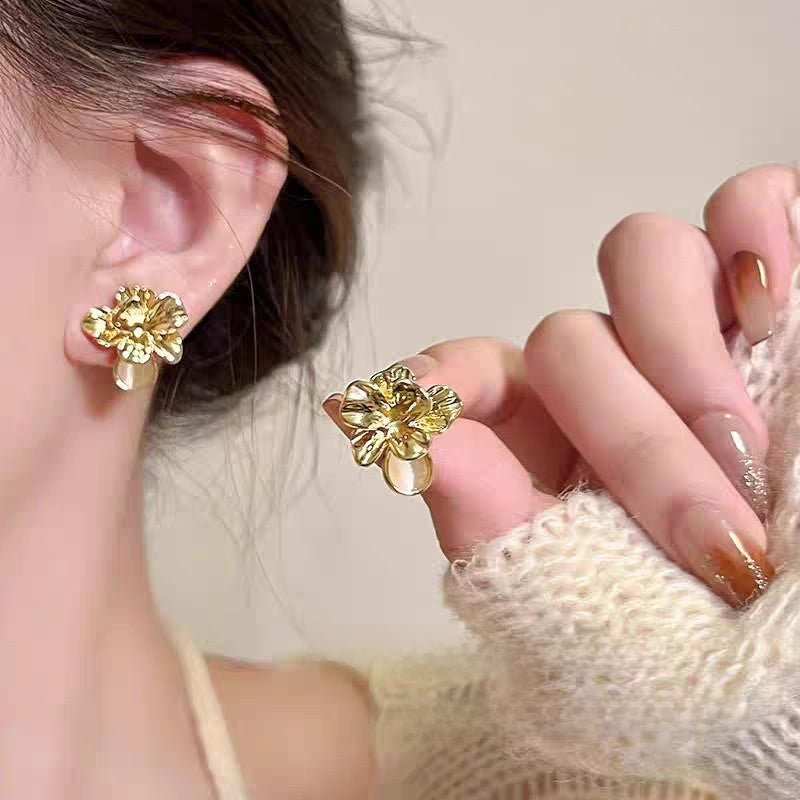 Lustre Bloom Silver Pearl Earrings