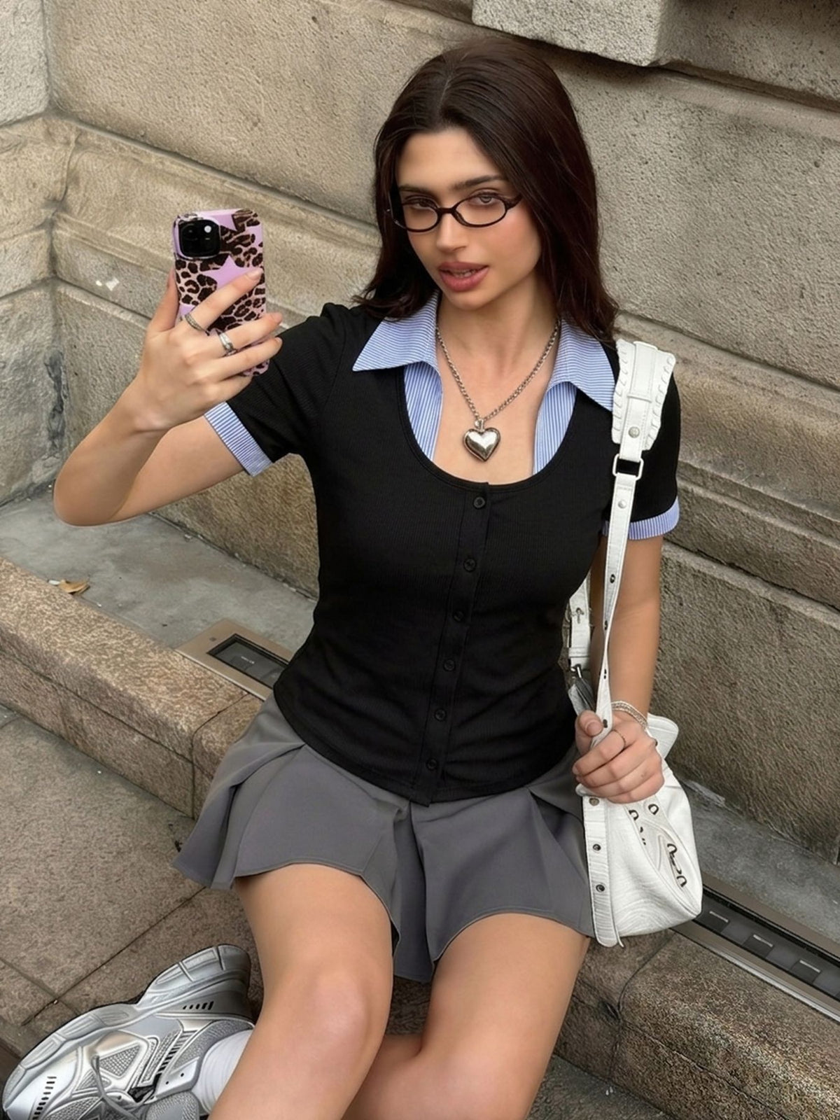 Contrasting color stripe fitted shirt