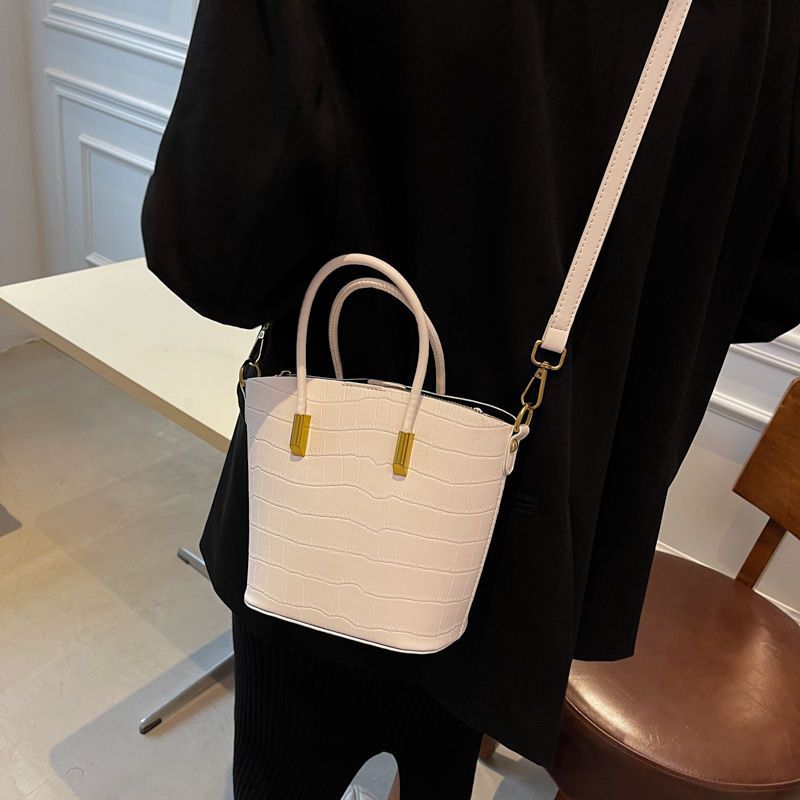 Shoulder handbag