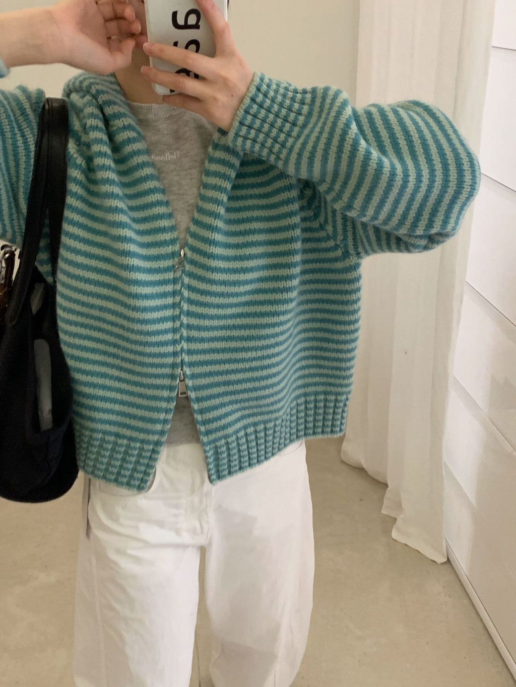 Contrasting color stripe zipper hooded knitted cardigan
