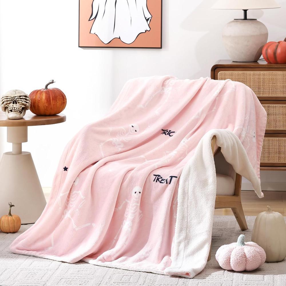 Double-Sided Sherpa Fleece Throw Blanket with Halloween Pattern