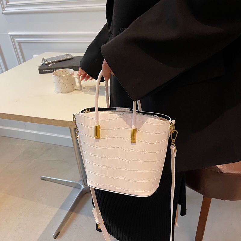 Shoulder handbag