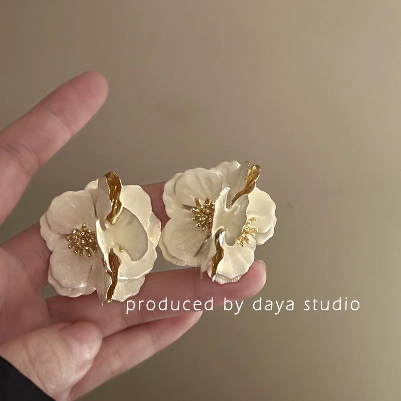 Lirio Charm Bow & Butterfly Earrings