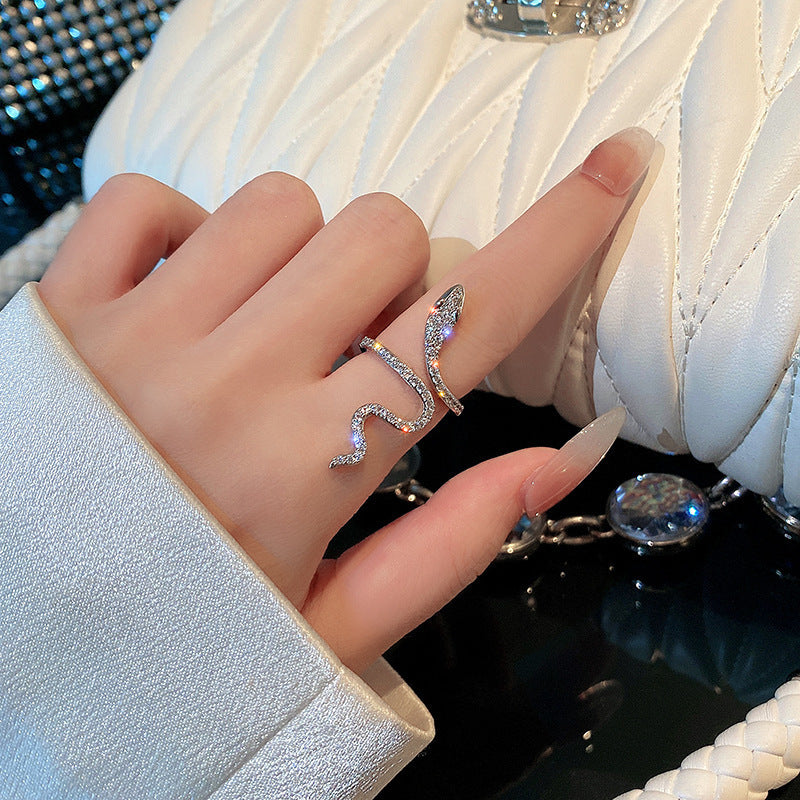 Snake-shaped zircon ring trendy geometric design