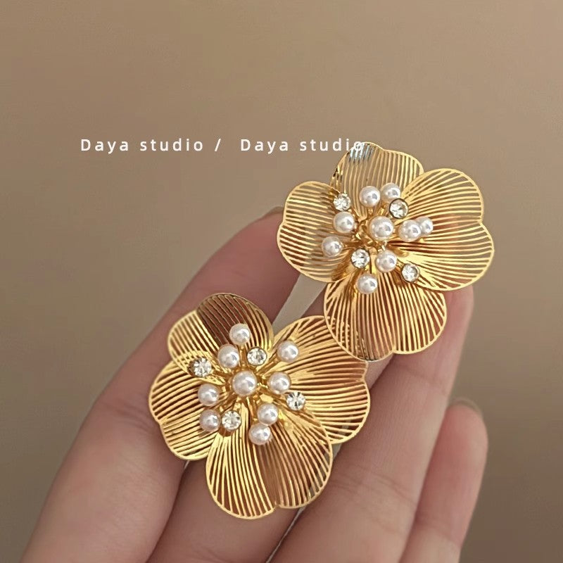 Lirio Charm Bow & Butterfly Earrings
