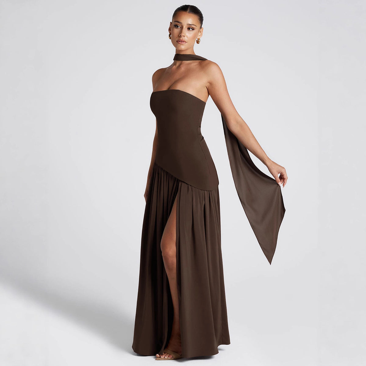 Elegant flowing dress for women