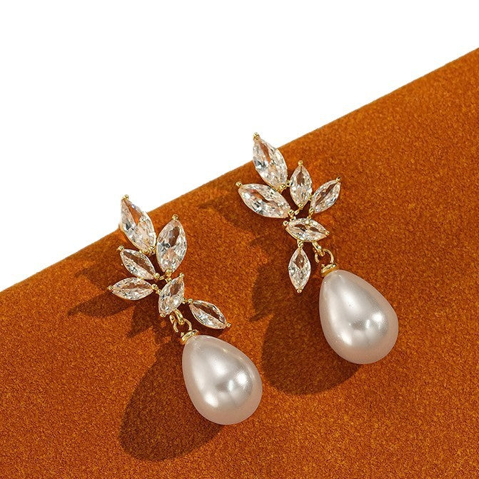 Lustra Leaf Pearl Earrings