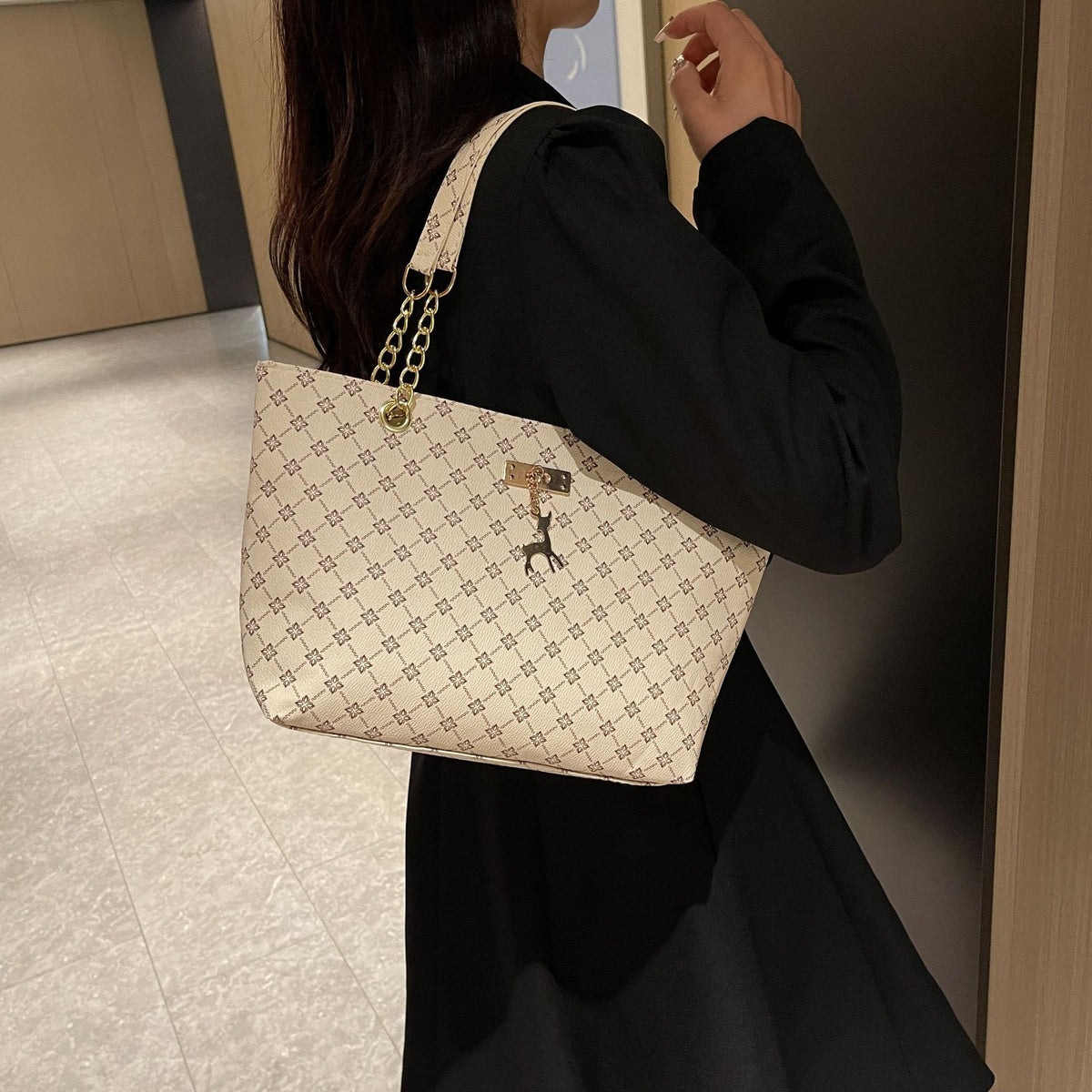 Retro Chain Tote Bag with Adjustable Strap
