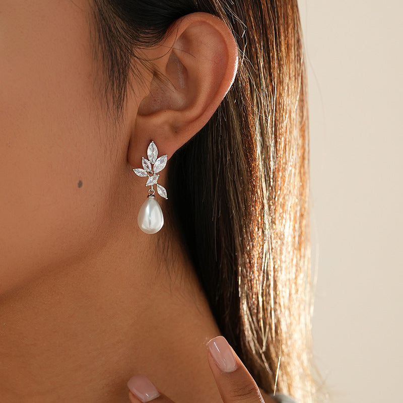 Lustra Leaf Pearl Earrings