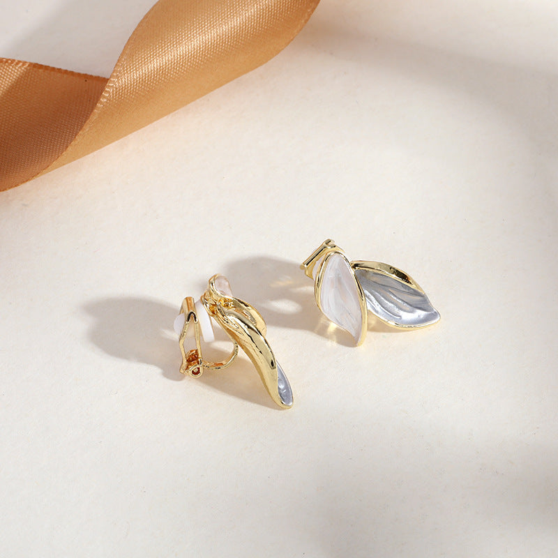 Lustrelace Pearl Ear Clips