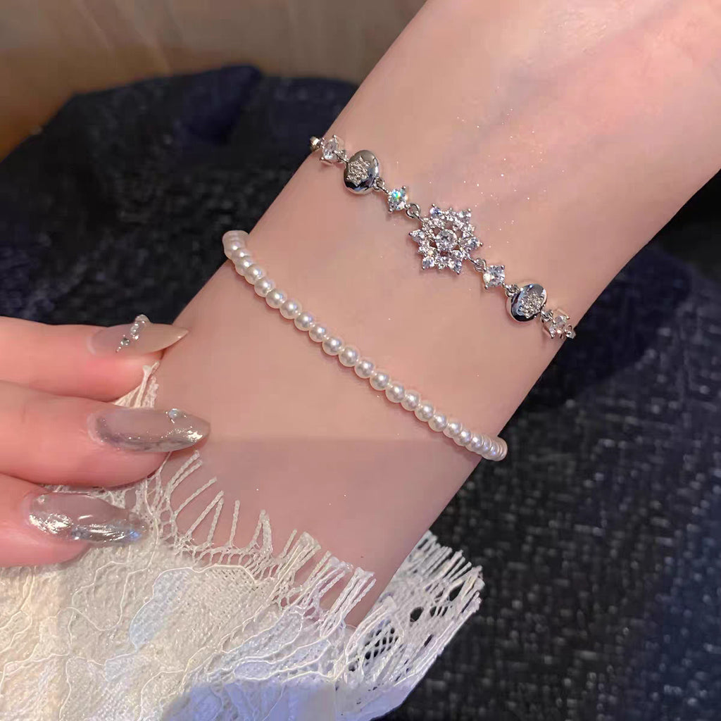 Cool and Elegant Winter Snowflake Exquisite Light Luxury Niche Design Zircon High-End Adjustable Fashion Bracelet