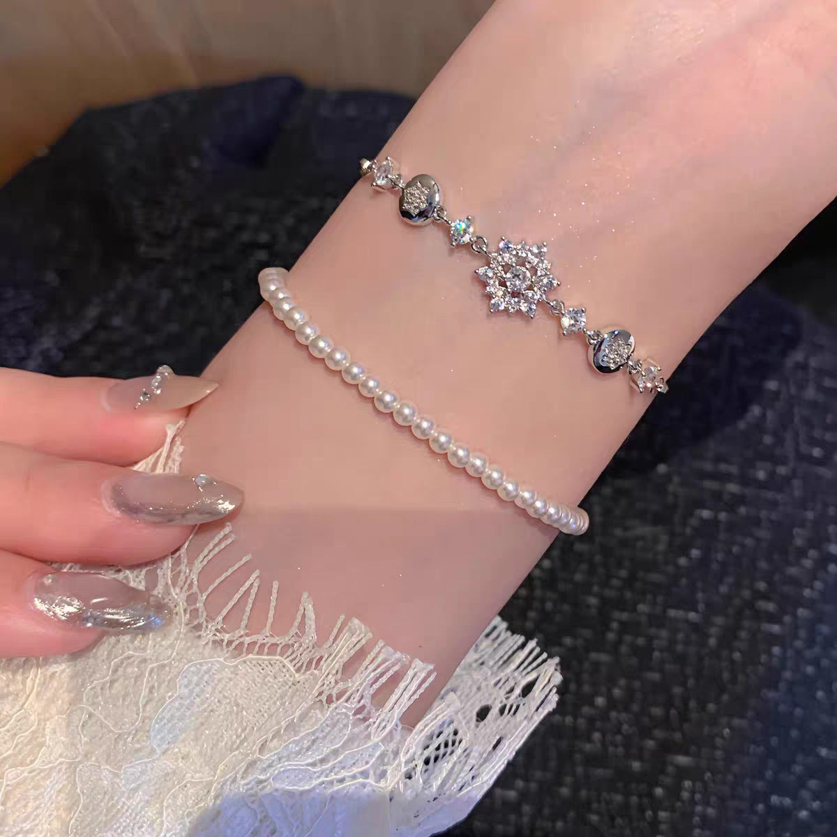 Cool and Elegant Winter Snowflake Exquisite Light Luxury Niche Design Zircon High-End Adjustable Fashion Bracelet
