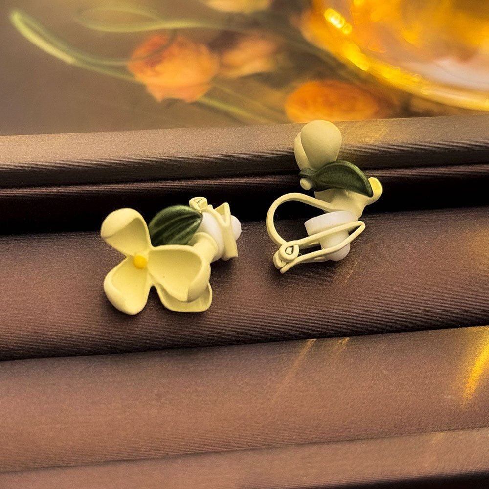 Lustrelace Pearl Ear Clips