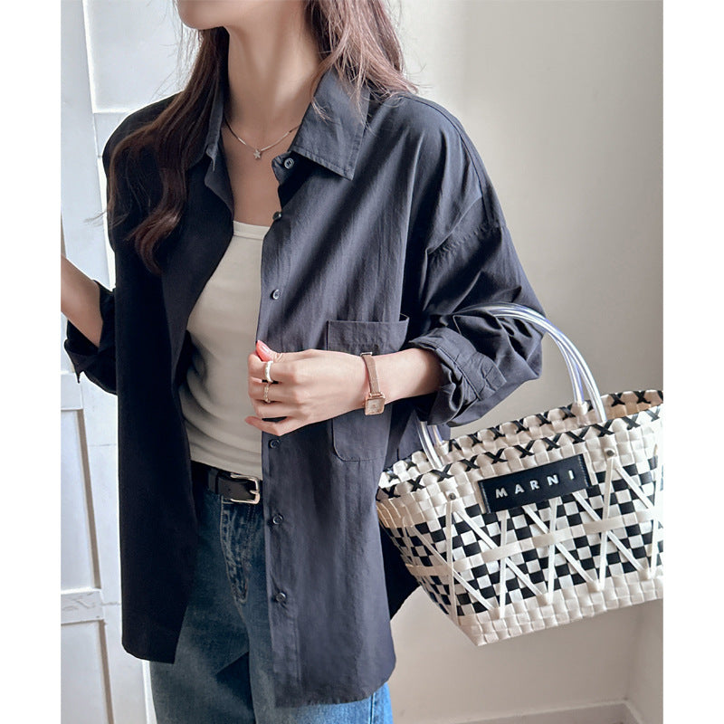 A loose, sun-protective jacket for women