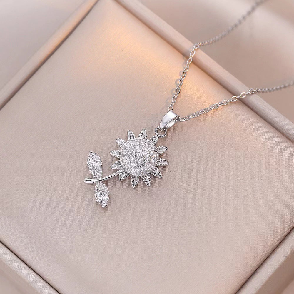 Fashionable retro-style clavicle necklace