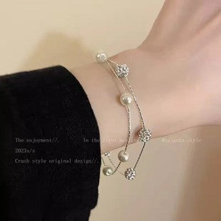 Cool and Elegant Winter Snowflake Exquisite Light Luxury Niche Design Zircon High-End Adjustable Fashion Bracelet