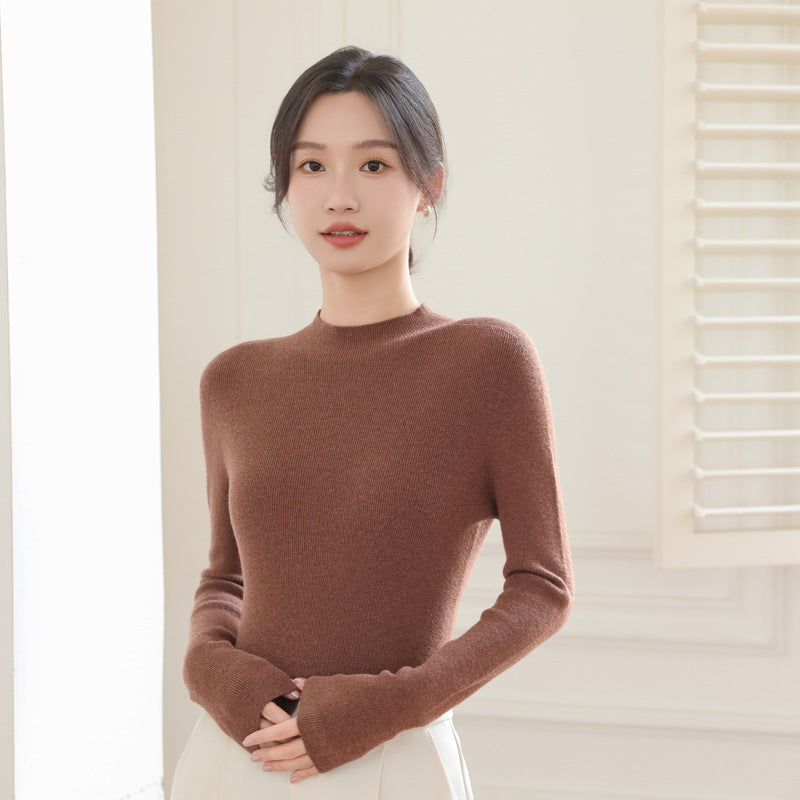 Seamless wool round-neck base layer shirt