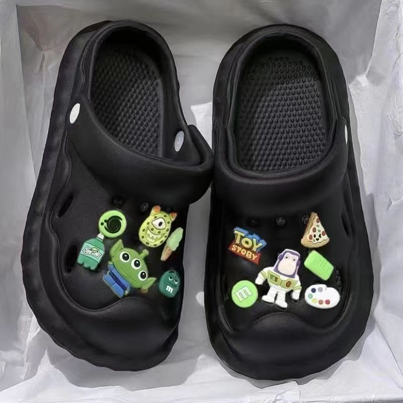 Thick-soled clogs can be worn outside