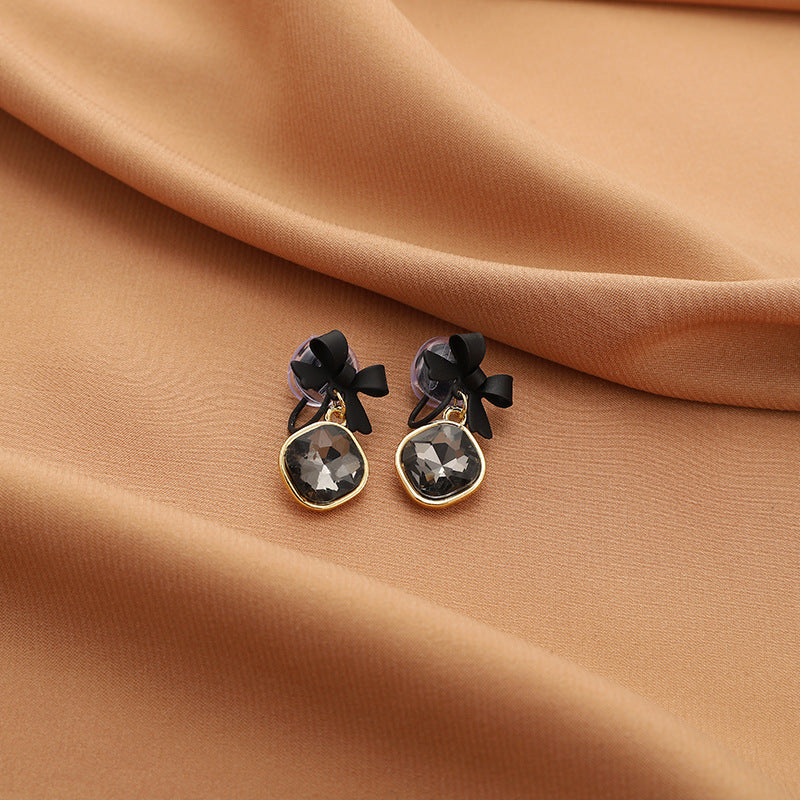 Aurielle Clip-On Pearl Earrings