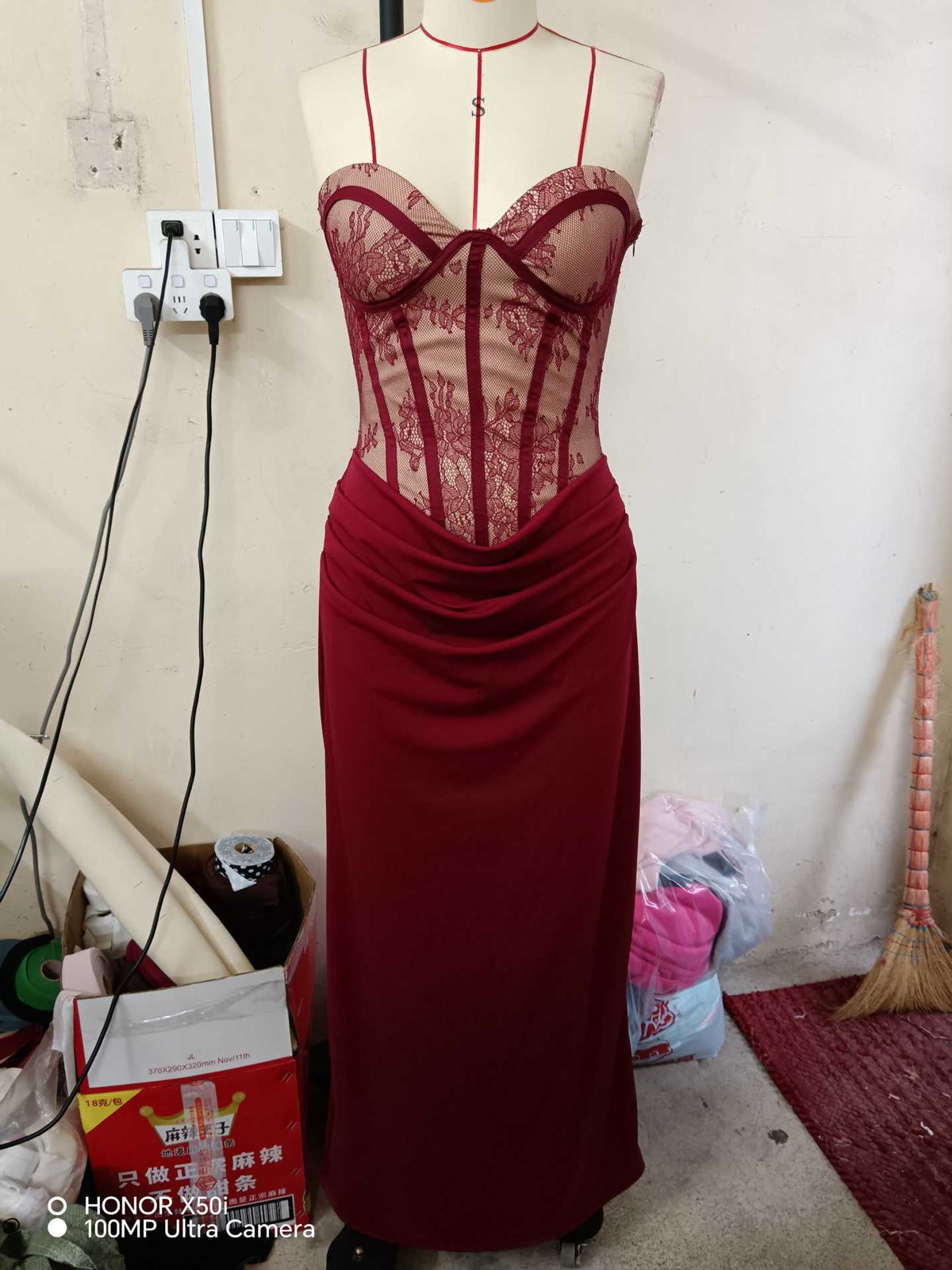 Lumière Lace Slim Evening Gown