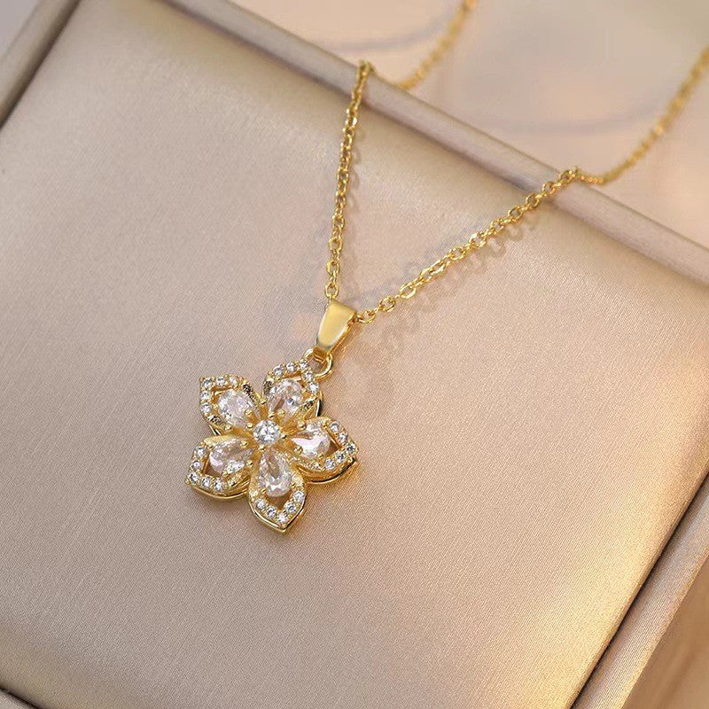 Fashionable retro-style clavicle necklace