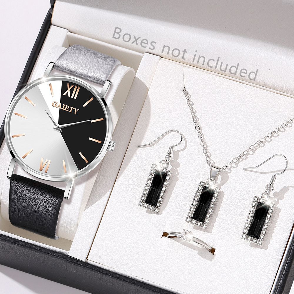 Two-color simple quartz watch