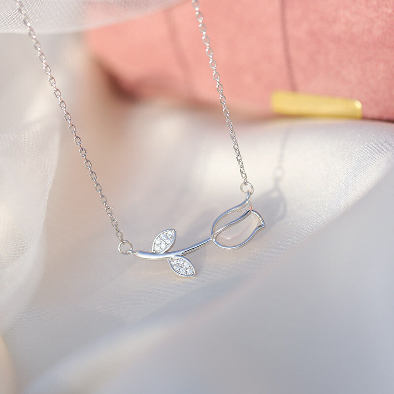 White chalcedony Tulip necklace