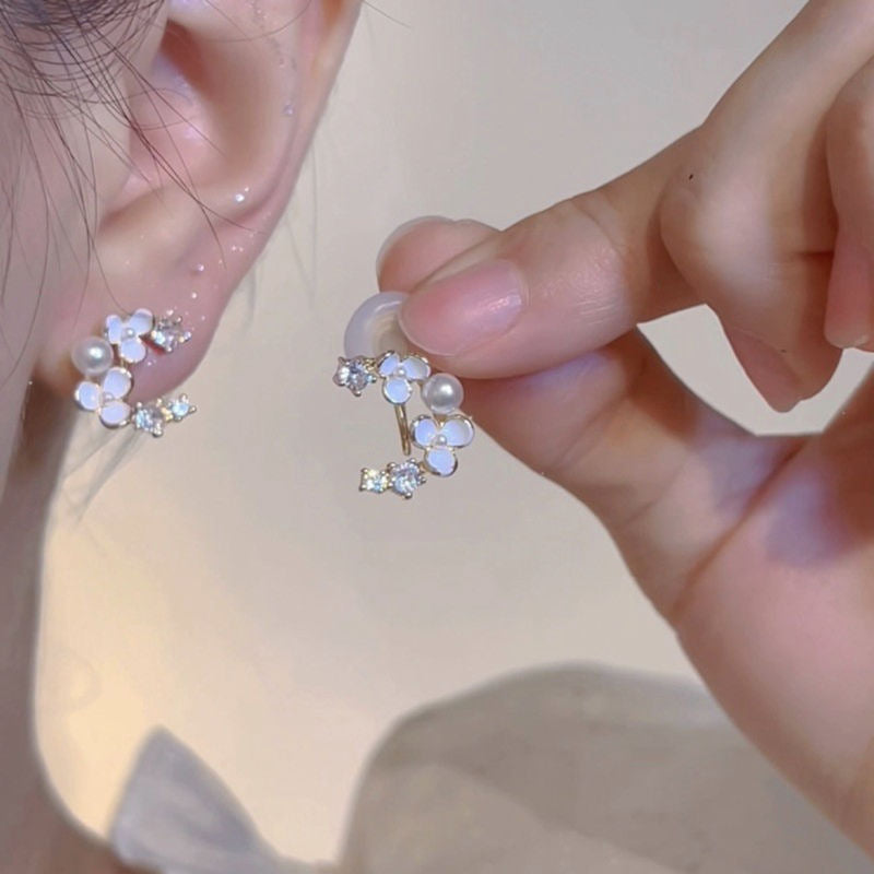 Classic Pearl Earrings 0094 in Lustrous White Finish