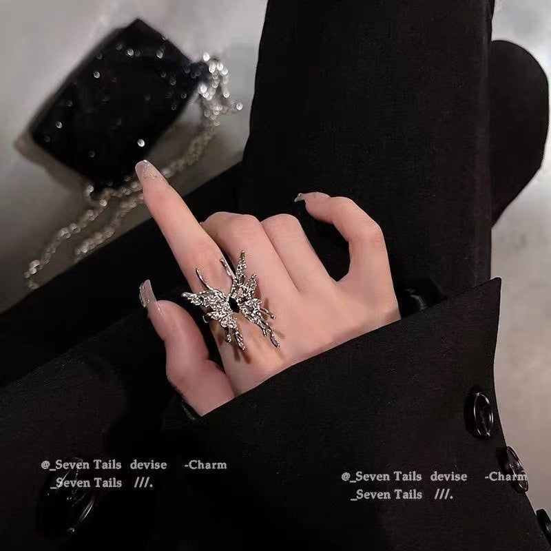 Snake-shaped zircon ring trendy geometric design