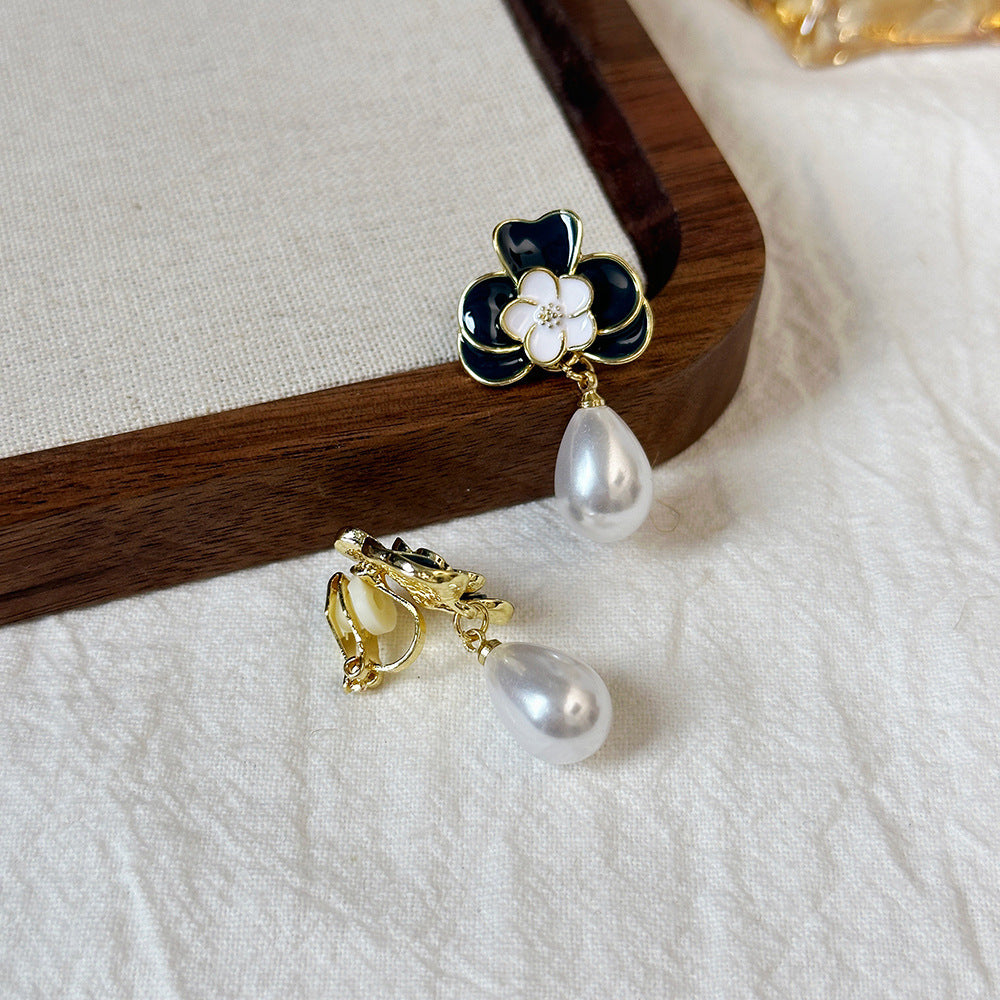 Lustrelace Pearl Ear Clips