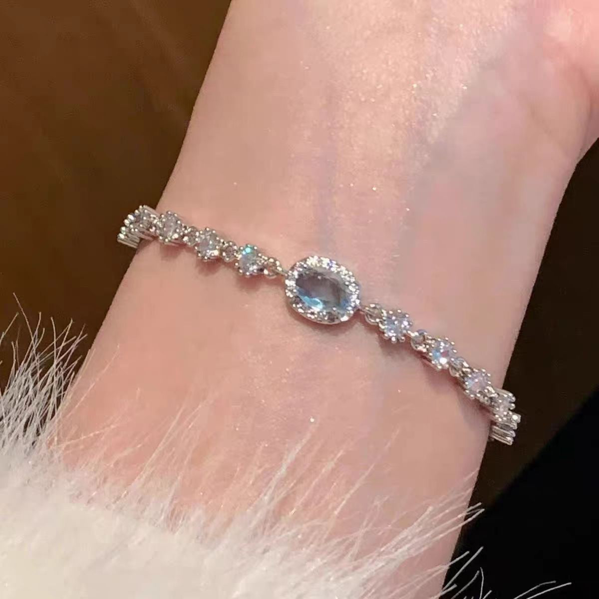 Cool and Elegant Winter Snowflake Exquisite Light Luxury Niche Design Zircon High-End Adjustable Fashion Bracelet