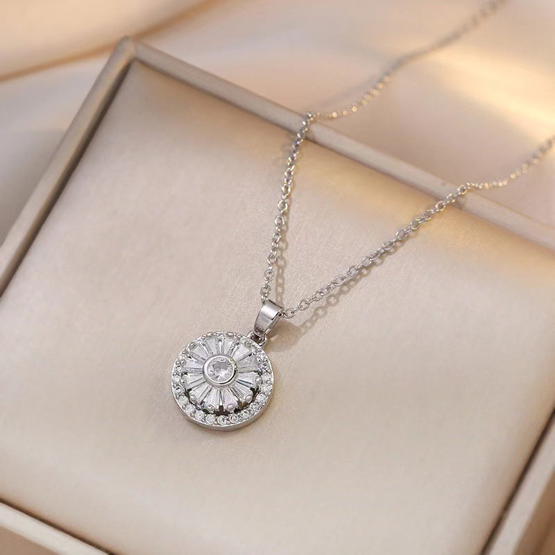 Fashionable retro-style clavicle necklace