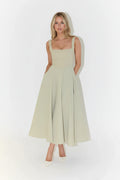 Elegant Sleeveless Midi Dress with Straps