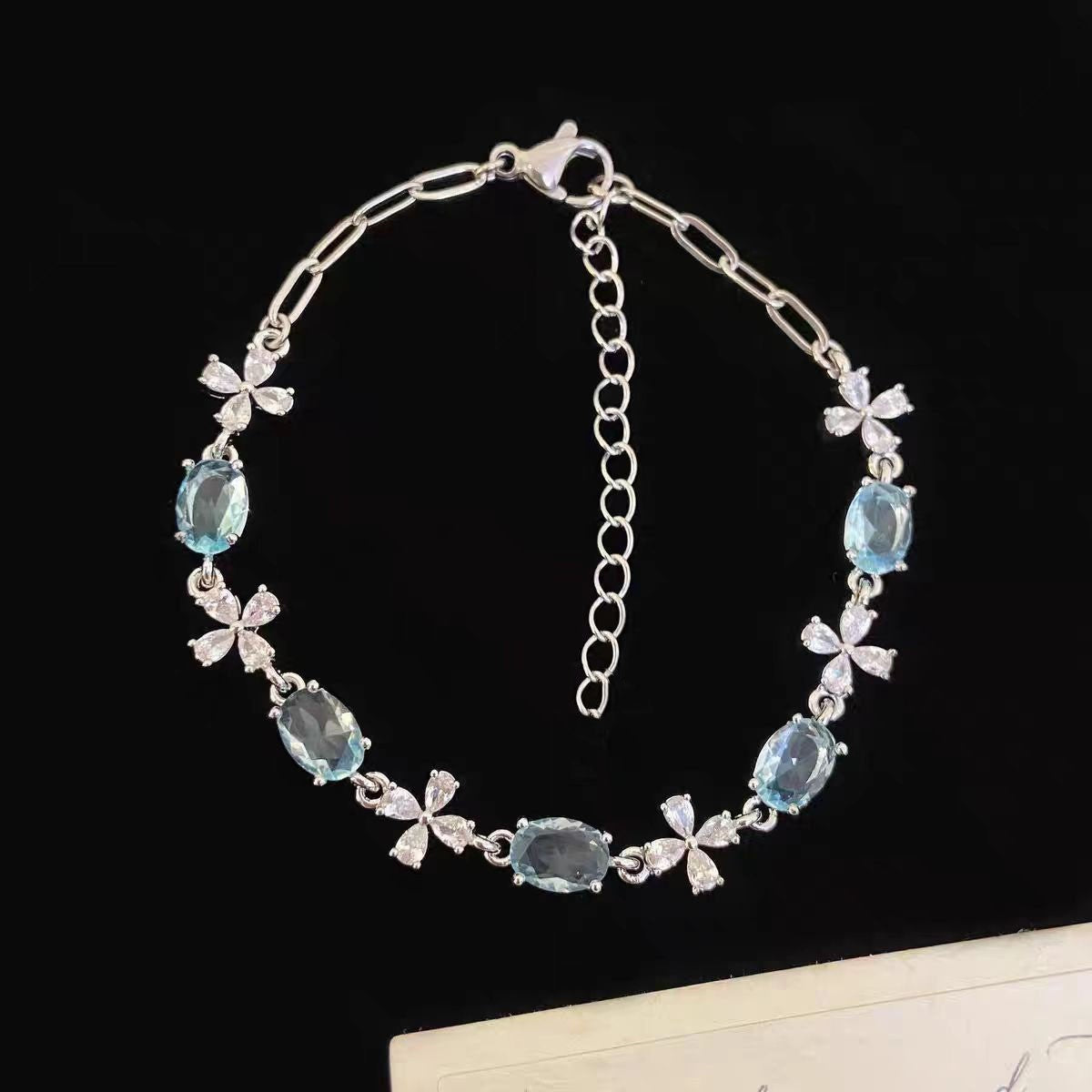Cool and Elegant Winter Snowflake Exquisite Light Luxury Niche Design Zircon High-End Adjustable Fashion Bracelet