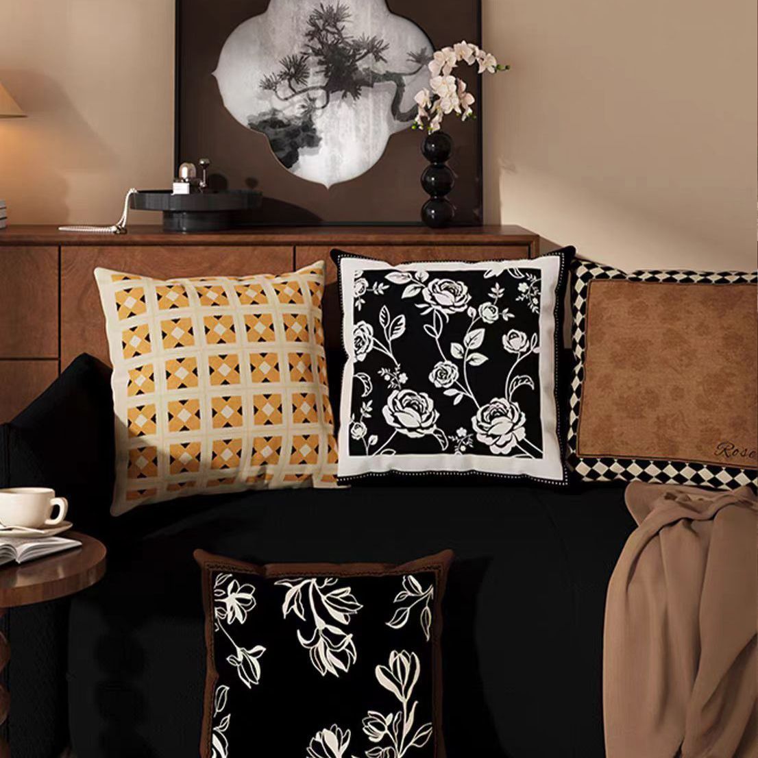 Retro Plush Decorative Pillow Cushion