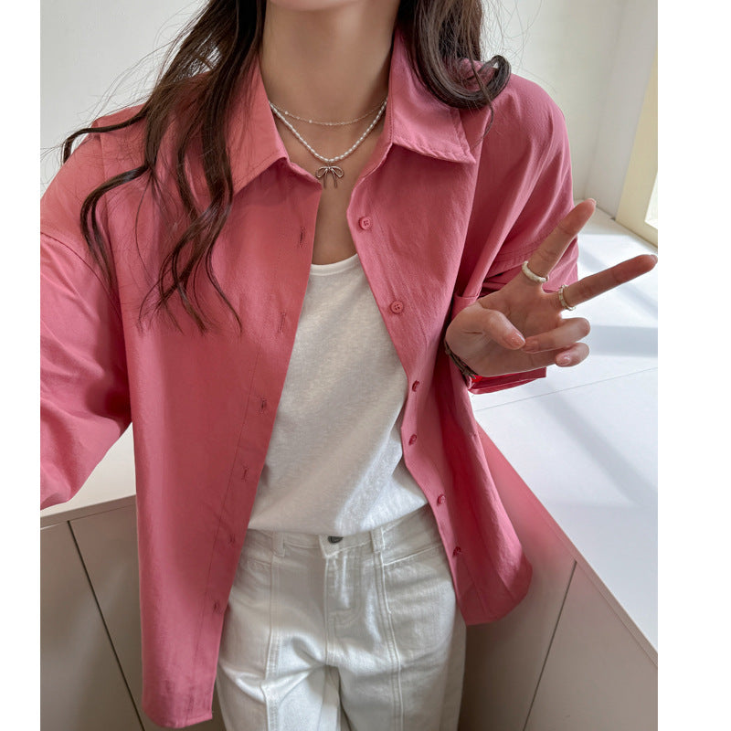 A loose, sun-protective jacket for women