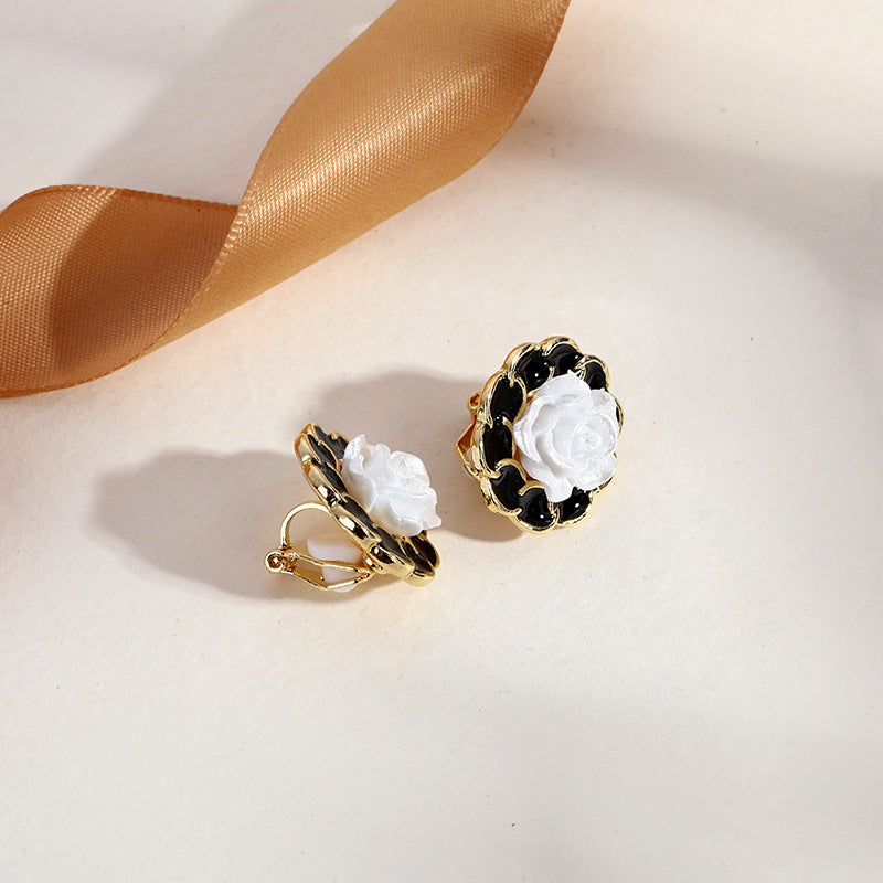 Lustrelace Pearl Ear Clips